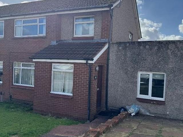 4 bedroom house in Glasgow