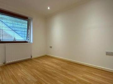 4 bedroom house in Glasgow