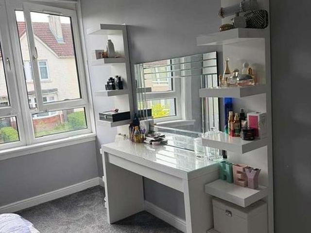 4 bedroom house in Glasgow