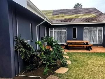 4 Bedroom House in Glen Marais