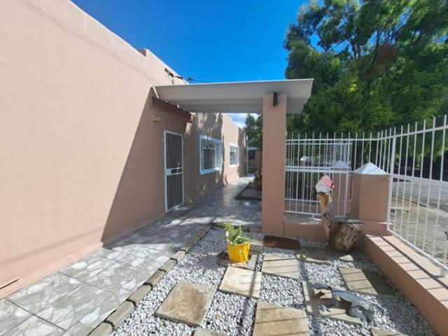 4 Bedroom House in Graaff Reinet
