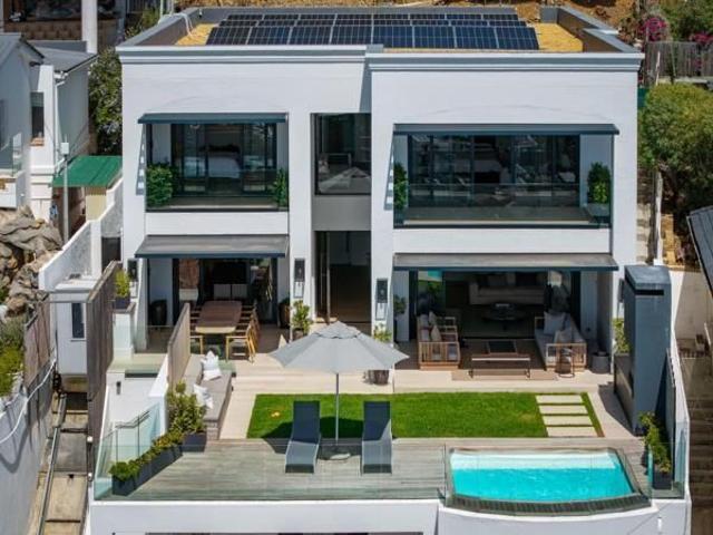 4 Bedroom House in Green Point