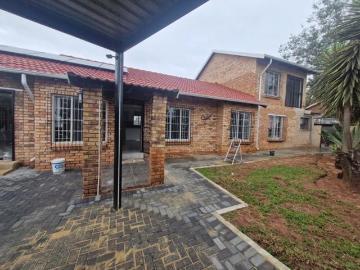 4 Bedroom House in Doornpoort