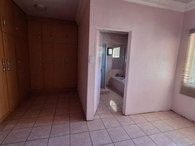 4 Bedroom House in Dagbreek