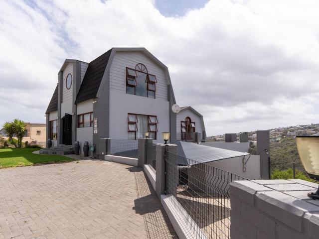 4 Bedroom House in Dana Bay