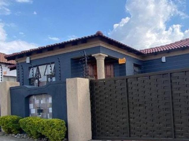 4 Bedroom House in Duvha Park