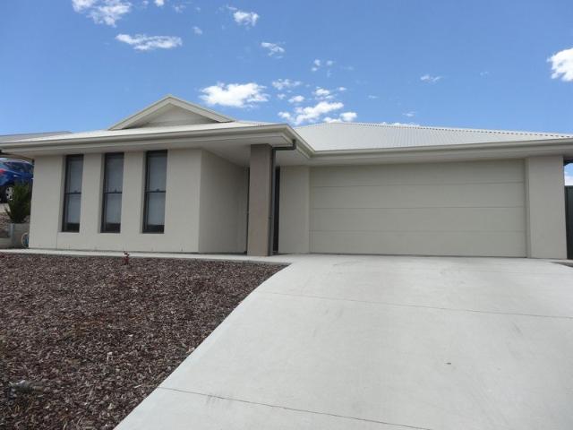 4 Bedroom House in Encounter Bay