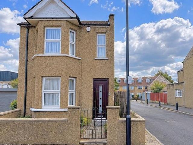 4 bedroom house in Enfield