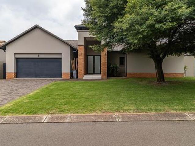 4 Bedroom House in Ebotse Estate