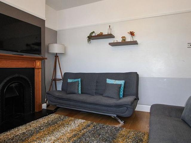 4 bedroom house in Edgware