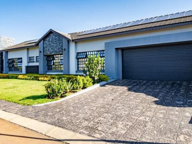 4 Bedroom House in Eldoraigne