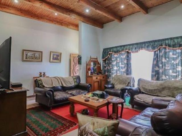 4 Bedroom House in Ficksburg