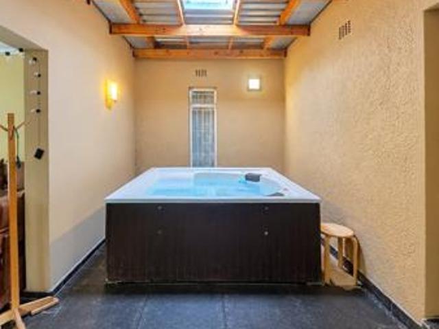 4 Bedroom House in Flora Gardens