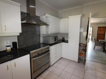4 Bedroom House in Florida Hills