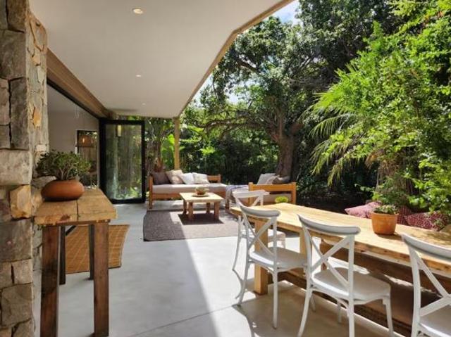 4 Bedroom House in Keurboomstrand