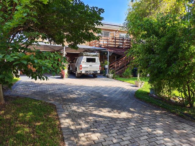 4 Bedroom House in Klein Berlyn