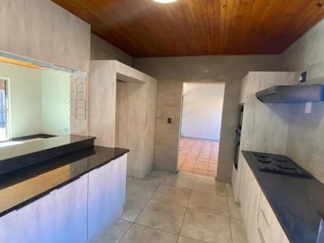 4 Bedroom House in Heuwelsig
