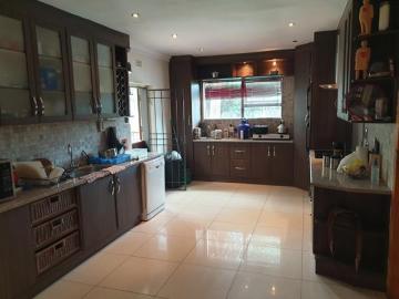 4 Bedroom House in Helderkruin