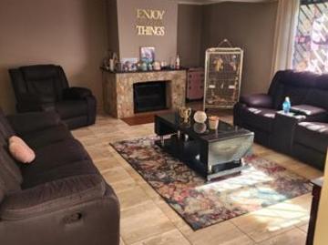 4 Bedroom House in Helderkruin