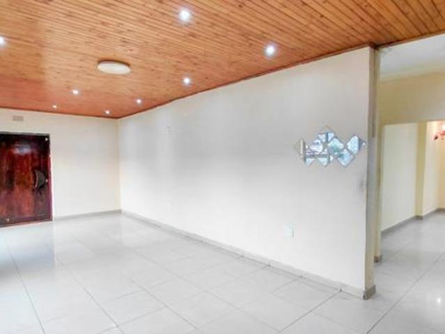 4 Bedroom House in Helderkruin