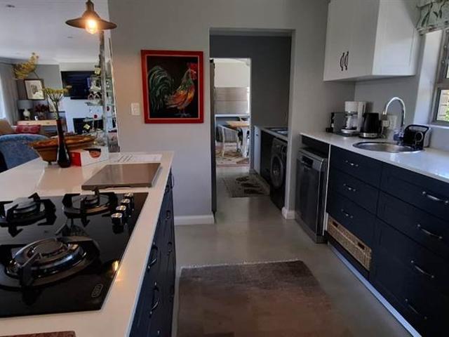 4 Bedroom House in Hersham