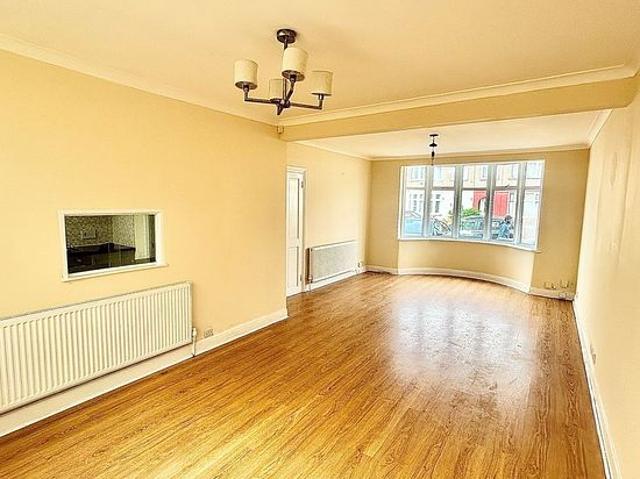 4 bedroom house in Ilford