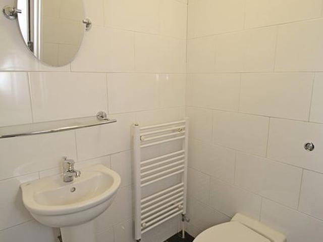 4 bedroom house in Isleworth