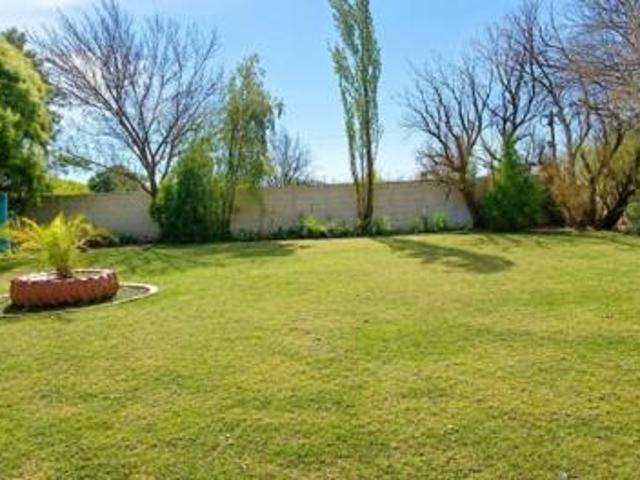 4 Bedroom House in Jim Fouche Park