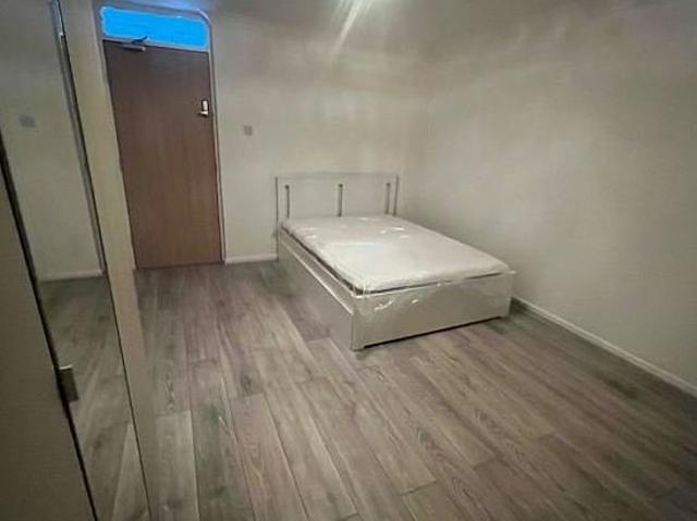4 bedroom house in London