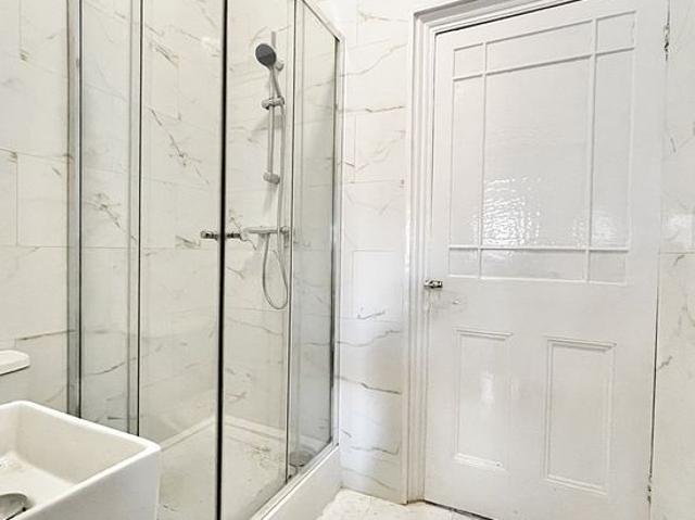 4 bedroom house in London