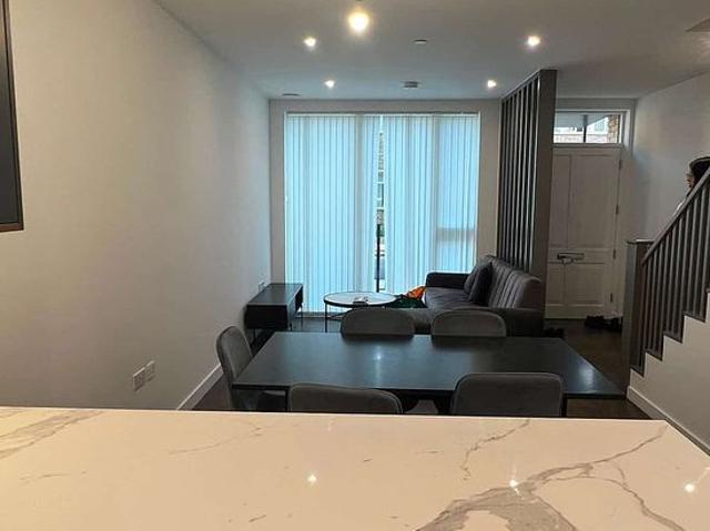4 bedroom house in London