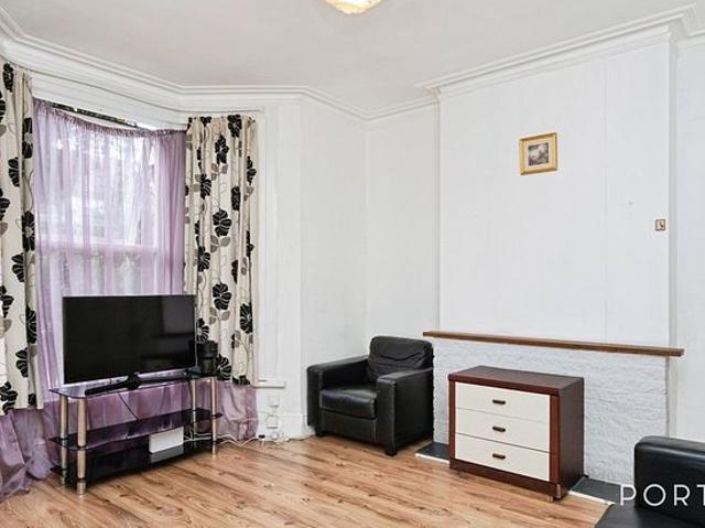 4 bedroom house in London