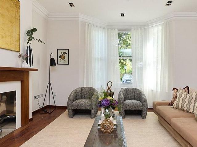 4 bedroom house in London