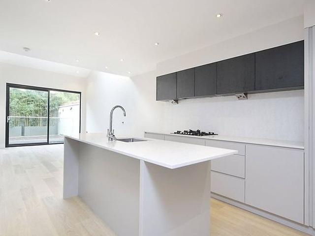 4 bedroom house in London
