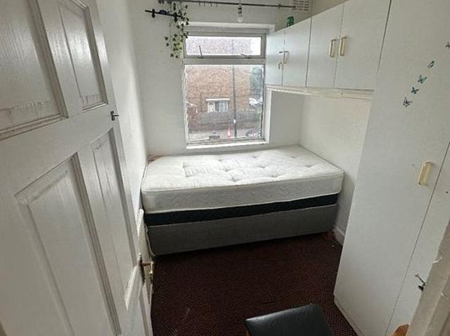 4 bedroom house in London