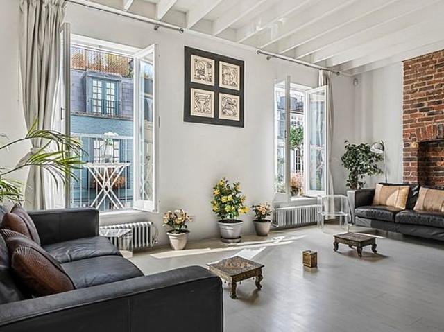 4 bedroom house in London
