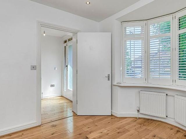 4 bedroom house in London