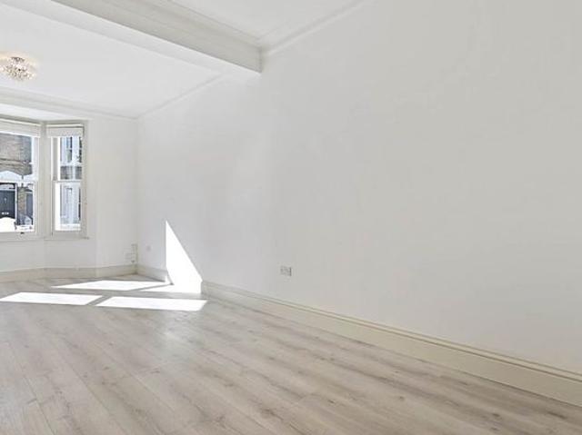 4 bedroom house in London