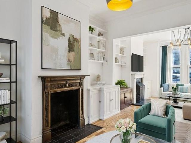 4 bedroom house in London
