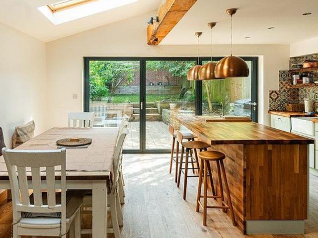 4 bedroom house in London