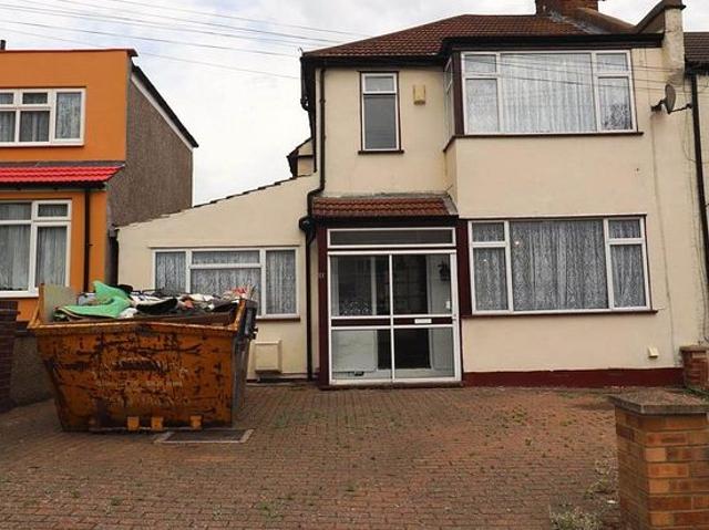 4 bedroom house in London