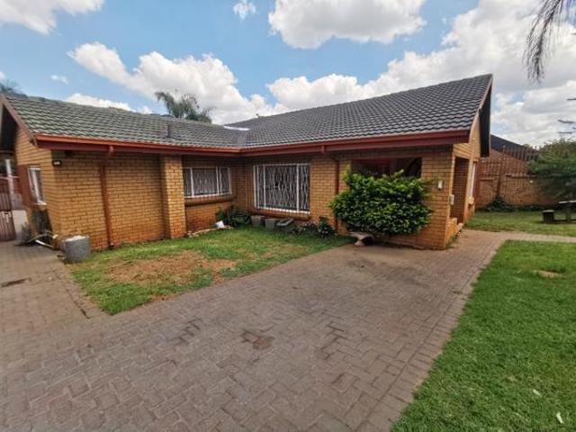 4 Bedroom House in Laudium