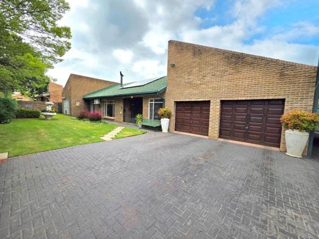 4 Bedroom House in La Provance