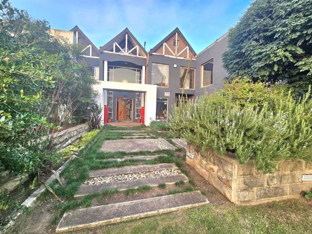 4 Bedroom House in La Provance