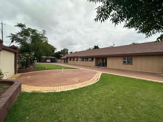 4 Bedroom House in Lakefield