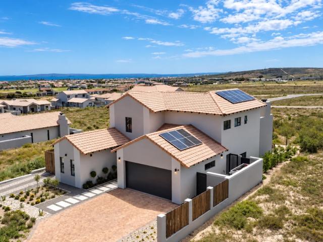 4 Bedroom House in Langebaan Country Estate