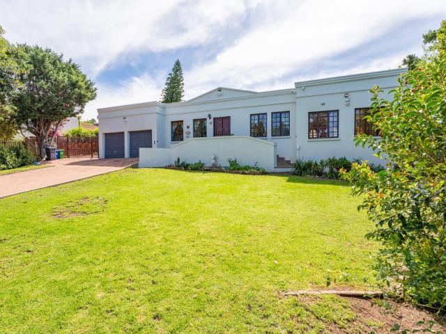 4 Bedroom House in Langerug