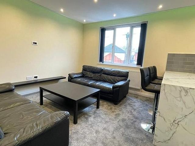 4 bedroom house in Leeds