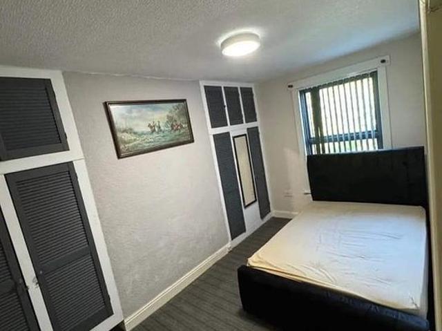 4 bedroom house in Leeds