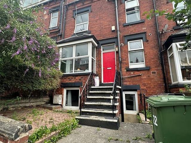 4 bedroom house in Leeds